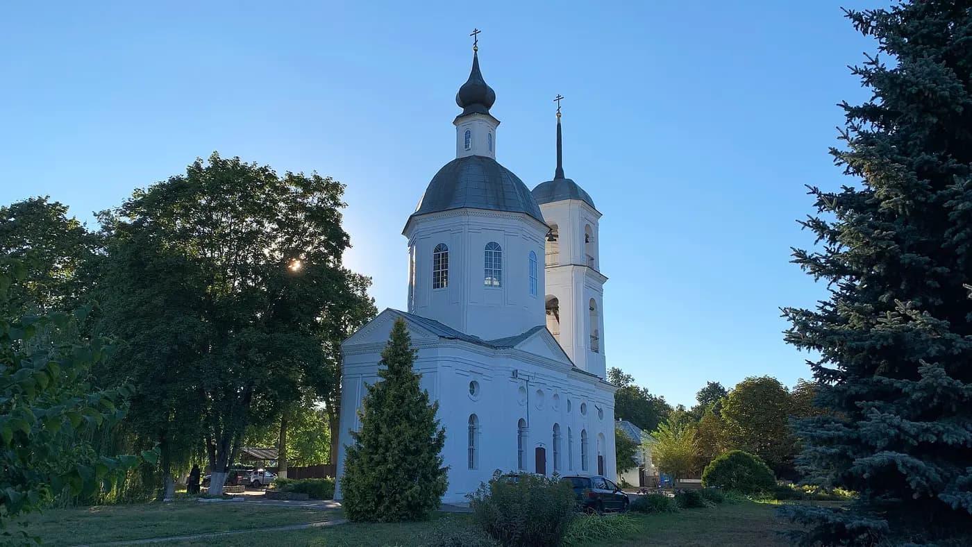 Белый храм Бориса и Глеба с колокольней