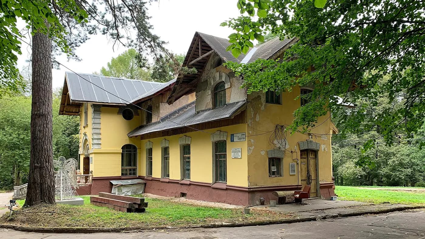 Главный дом усадьбы Турлики