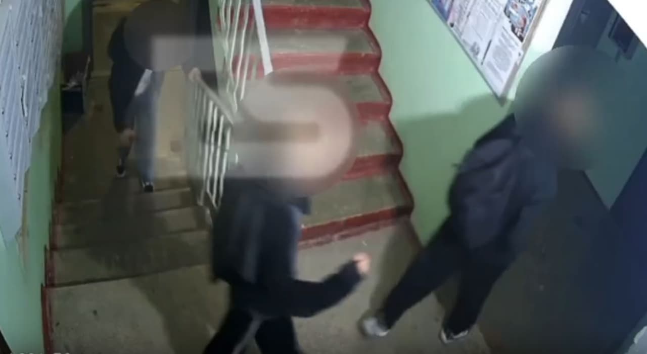 Подростки расписали лифт и попали на камеры в Обнинске