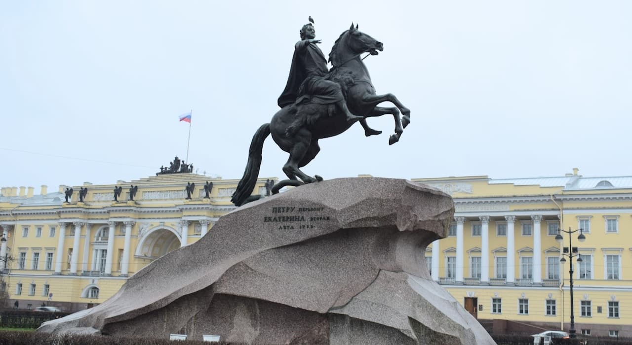 Петербург — за Калужской областью в рейтиге перспективных регионов для трудоустройства
