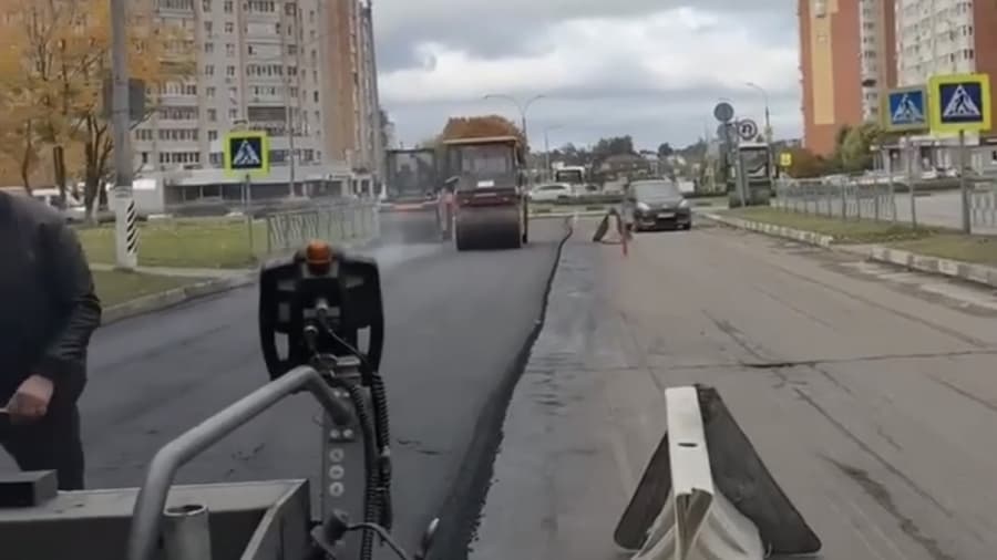 На Энгельса, наконец, начали укладывать асфальт