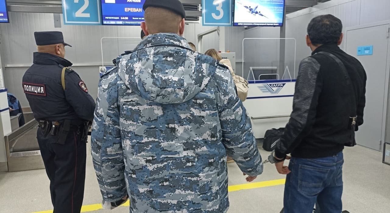 Мигрантов в Калужской области хотят убрать из доставки